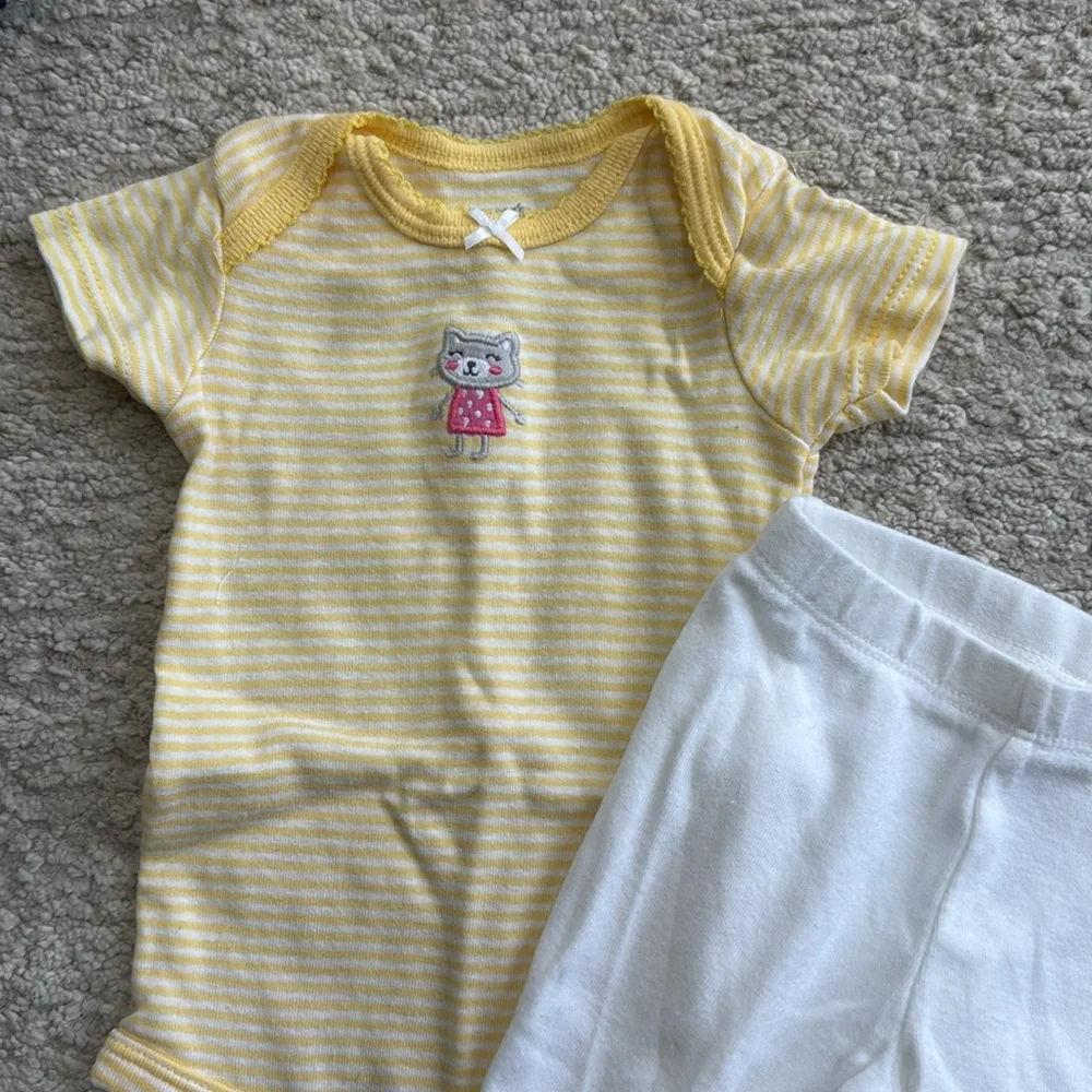 6 Piece Girl's Carter's, Old Navy Tops and Bottoms Bundle - Size 3-6 Months